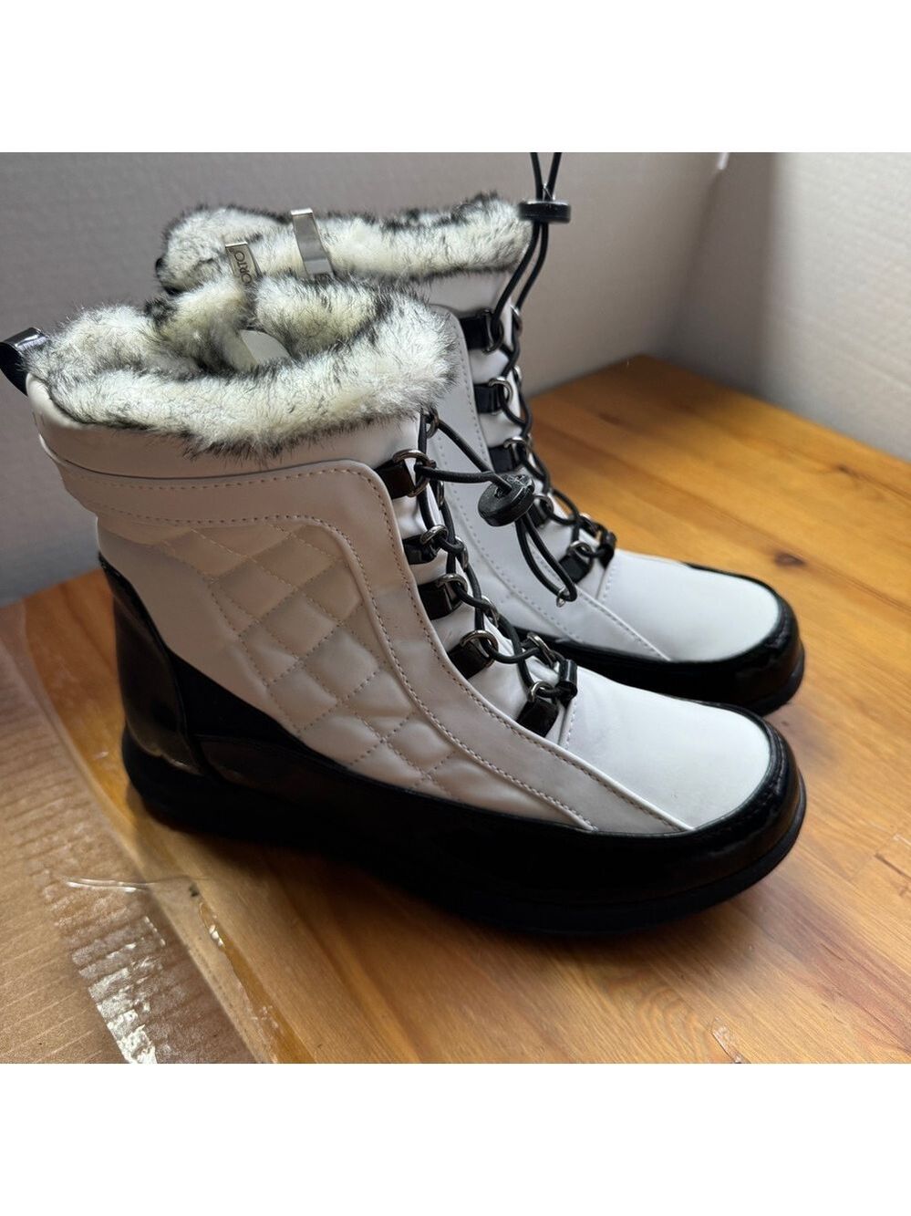 Sporto white Jenny boots faux fur size 7.5